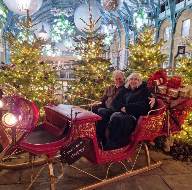 in the sleigh - photo by Juliamaud