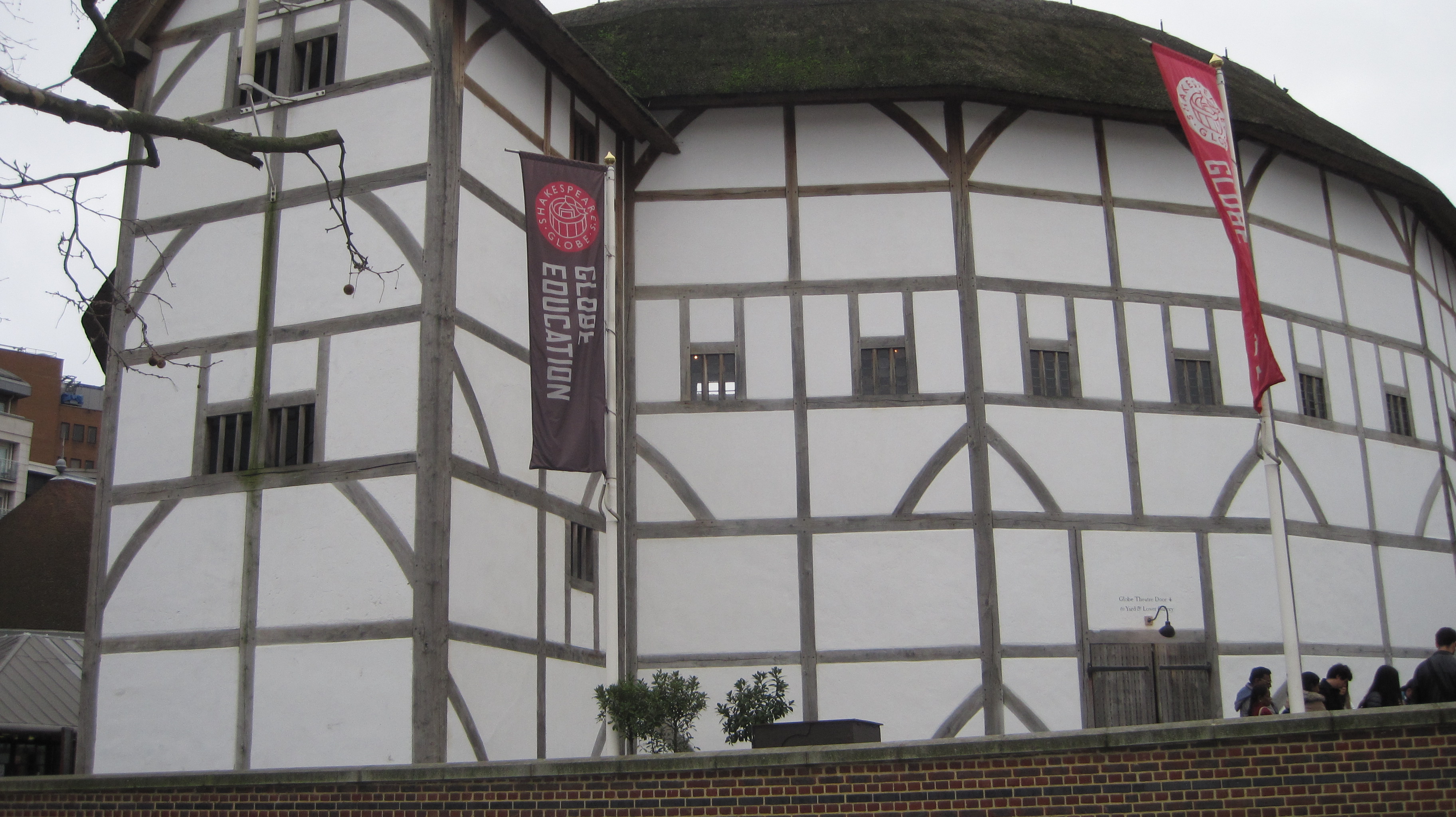 Globe Theatre by Juliamaud