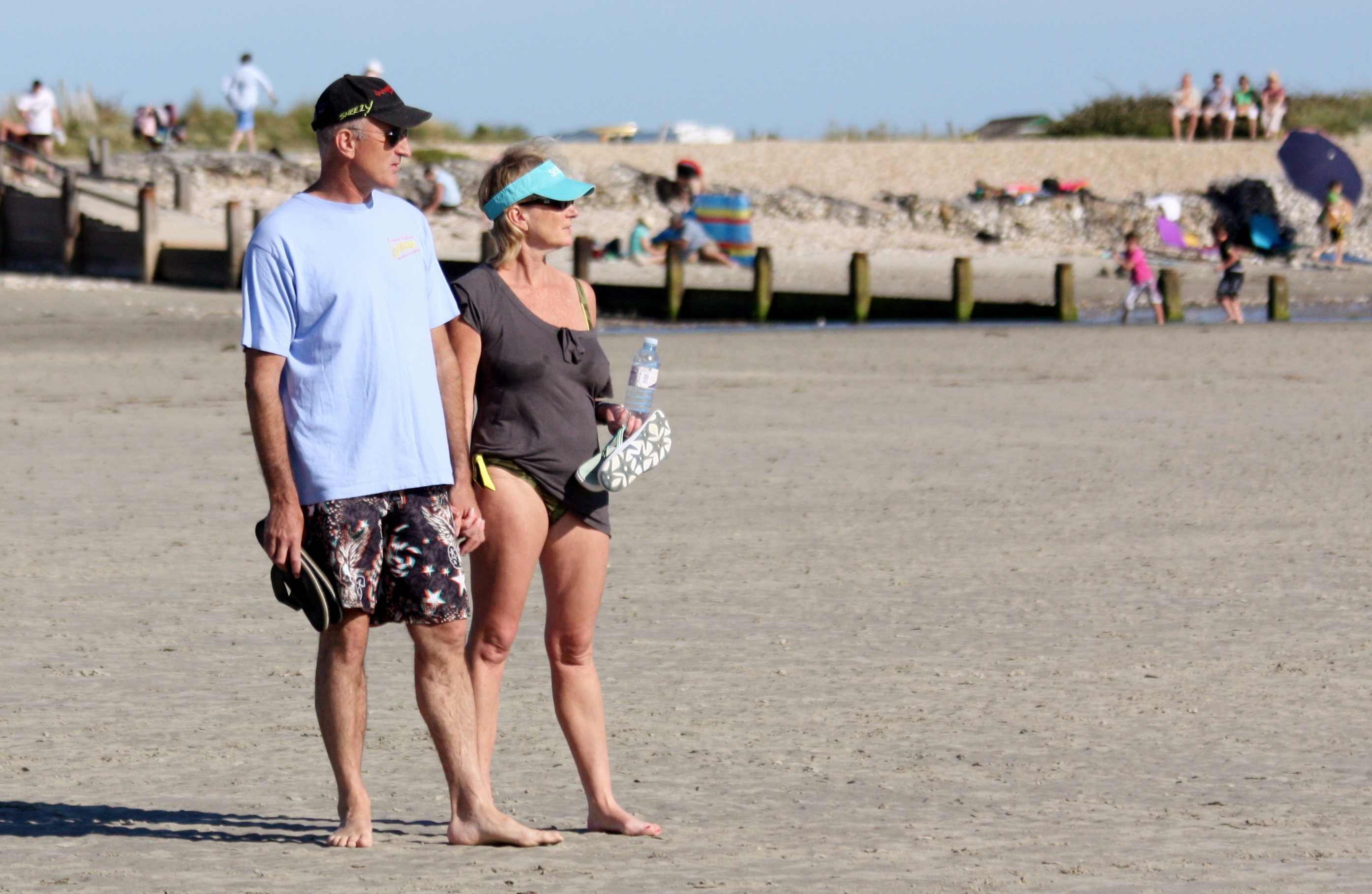 https://commons.wikimedia.org/wiki/File:Wonderful_West_Wittering_-_June_2011_-_Mature_Couple_Candid.jpg?uselang=en-gb