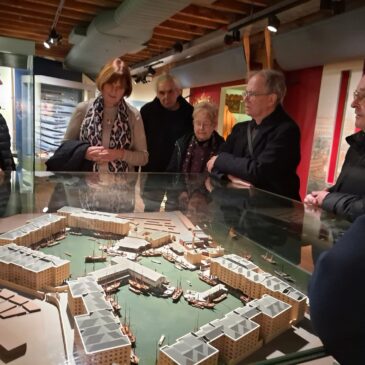 guided talk by model at dockland museum