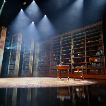 shadowlands set at Aldwych Theatre